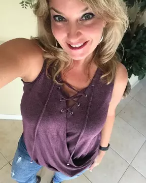 tongueinsideme image 0