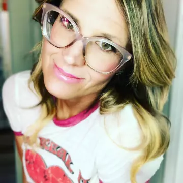 thatgirlwhowearslingerie image 0